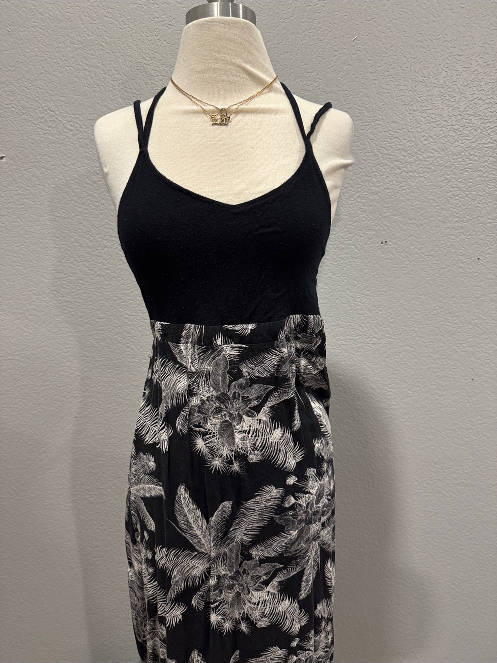 Hurley Black & White Tropical-Print Maxi Dress